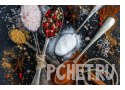 Декорация, соль, ложка, серебро, корица, вервка, специи Декорация, соль, ложка, серебро, корица, вервка, специи